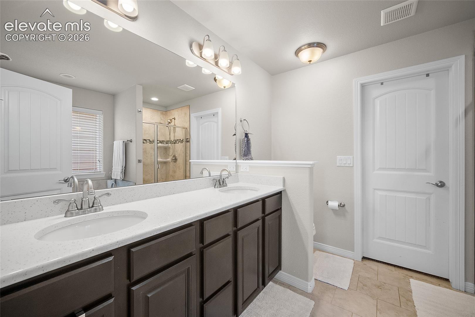 Listing photo 16 for 12832 Scenic Walk Drive