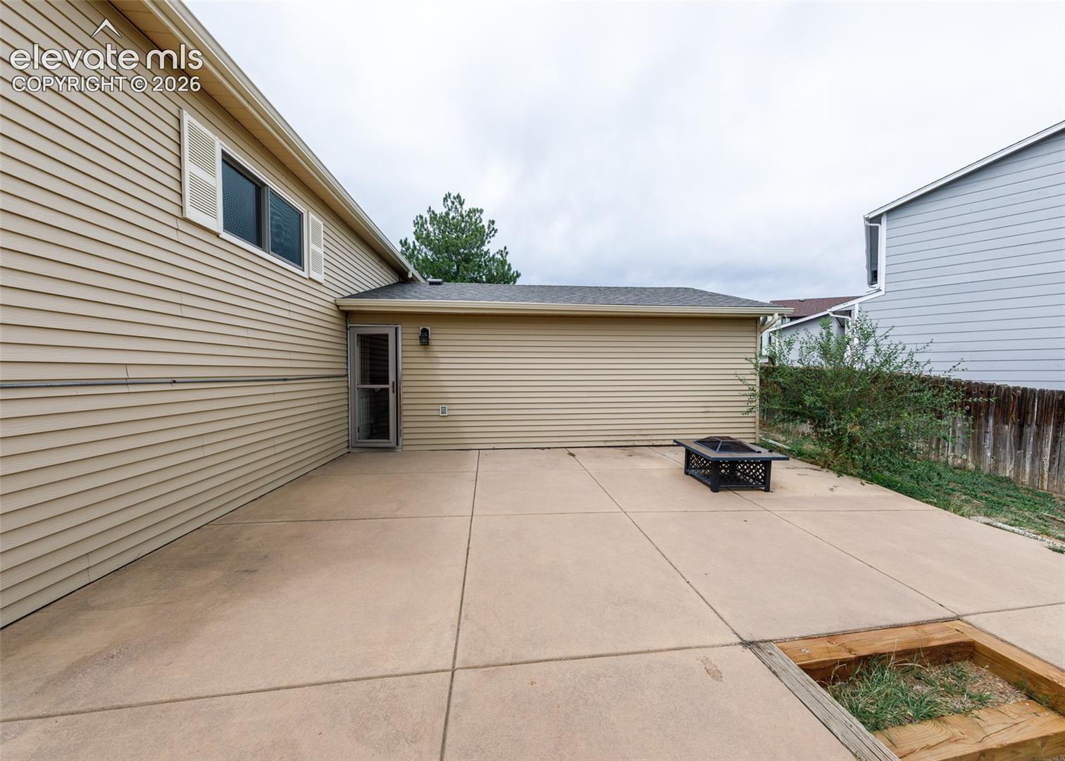 Listing photo 31 for 604 Fountain Mesa Road