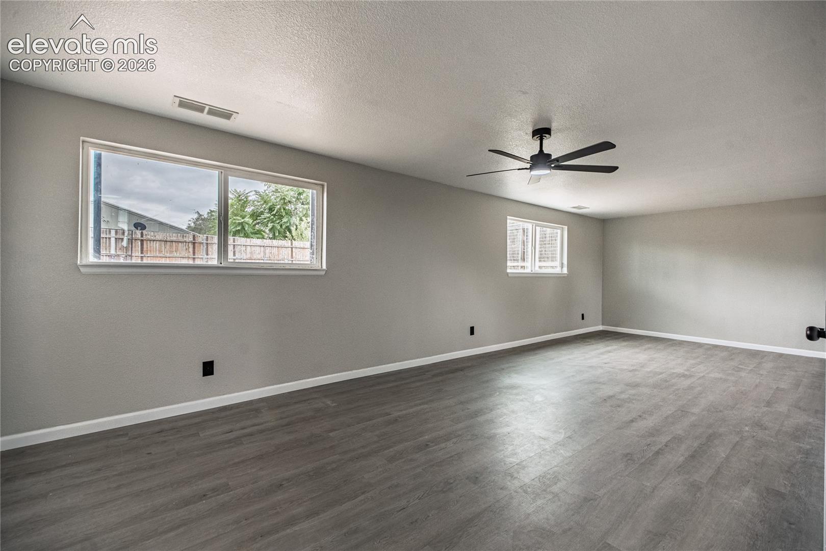 Listing photo 30 for 3816 Devonshire Lane