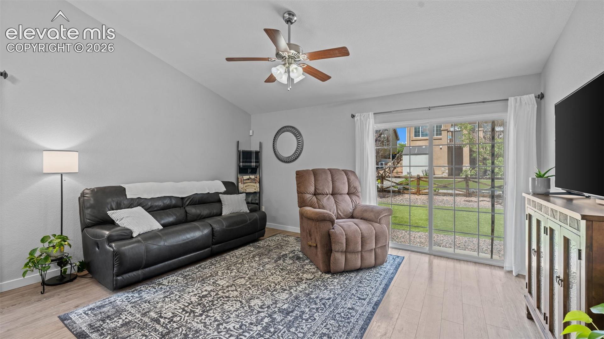 Listing photo 12 for 8068 Hollygrape Lane