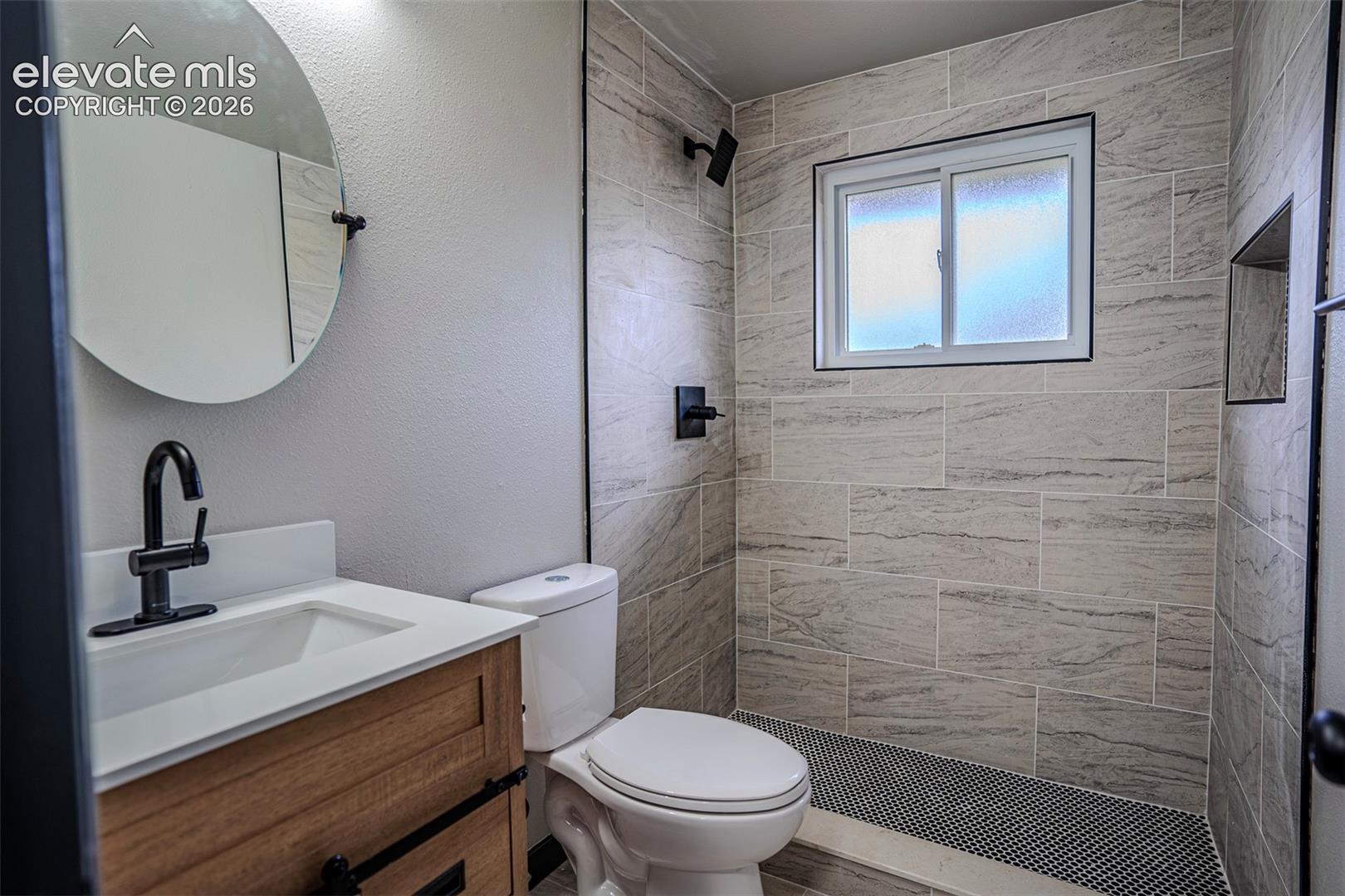 Listing photo 14 for 1301 N Murray Boulevard