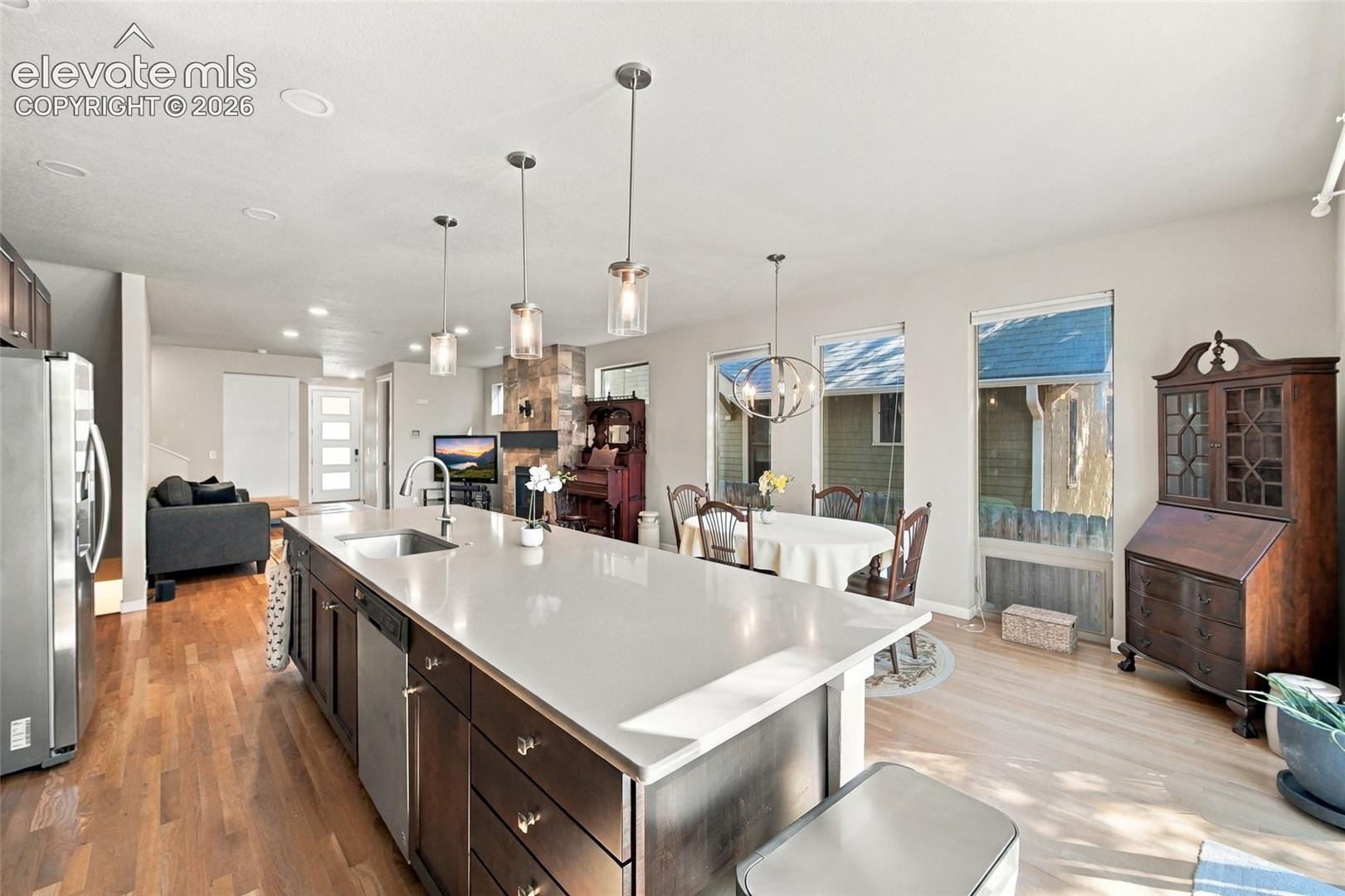 Listing photo 7 for 1317 W Colorado Avenue