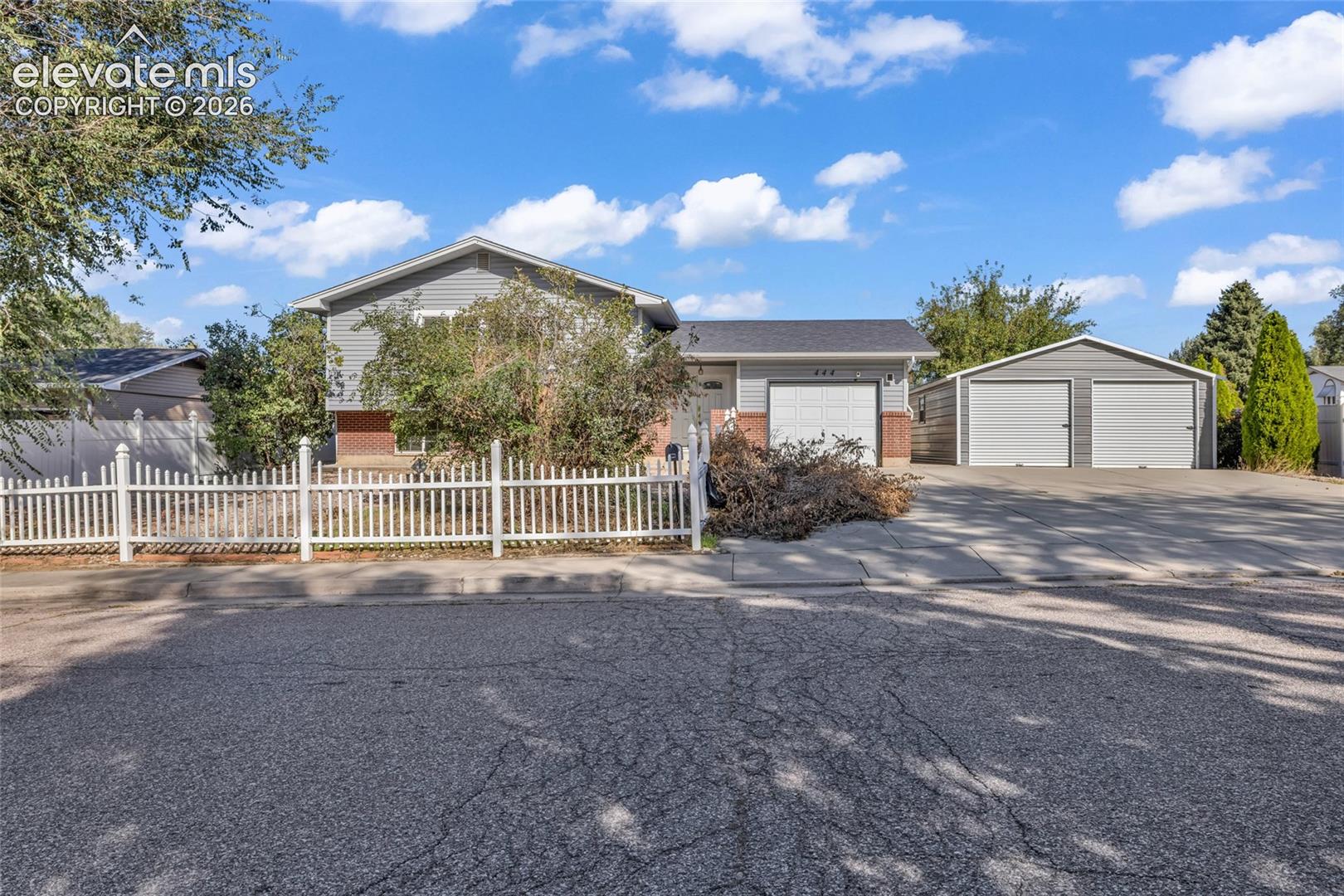 Listing photo 2 for 444 Eudora Street