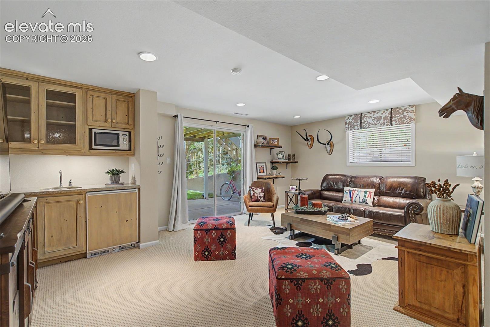 Listing photo 33 for 216 W Cheyenne Mountain Boulevard