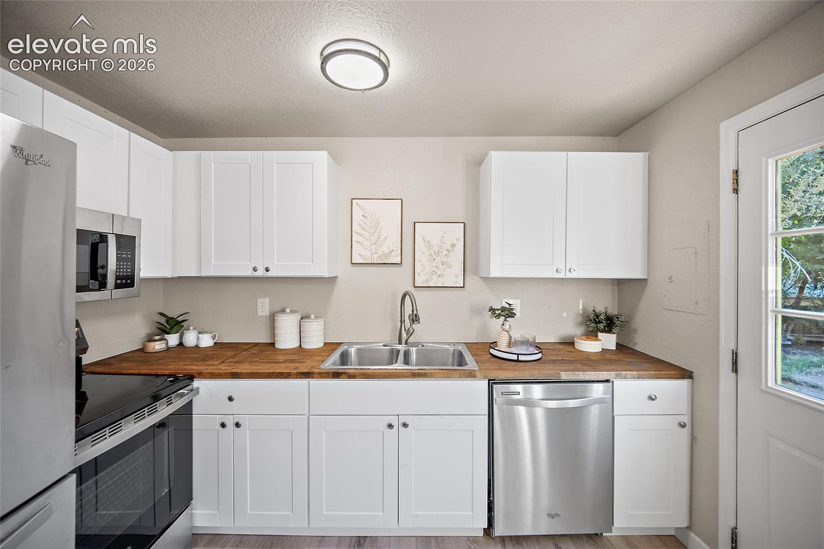 Listing photo 16 for 3928 E Pikes Peak Avenue