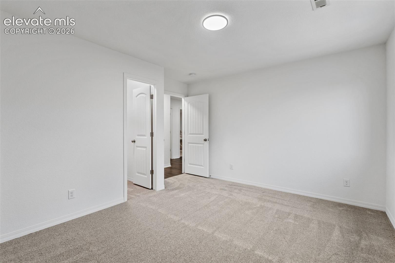Listing photo 38 for 421 Autumn Place