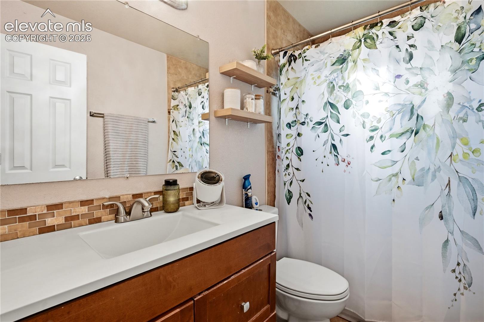 Listing photo 17 for 137 Steven Drive