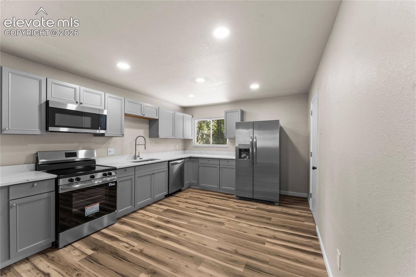 Listing photo 7 for 1214 Burnham Street