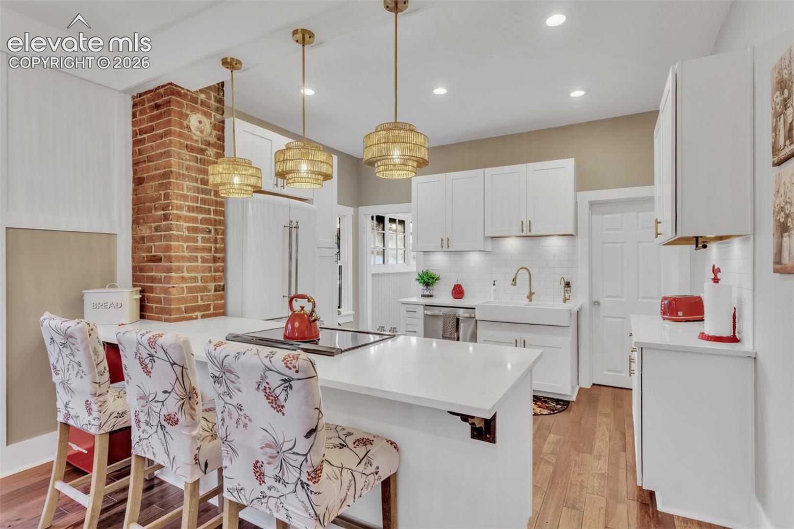 Listing photo 11 for 7801 Valley View Street