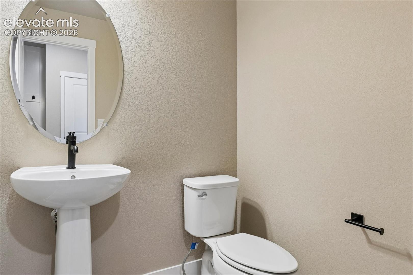Listing photo 6 for 5325 Sidewinder Drive