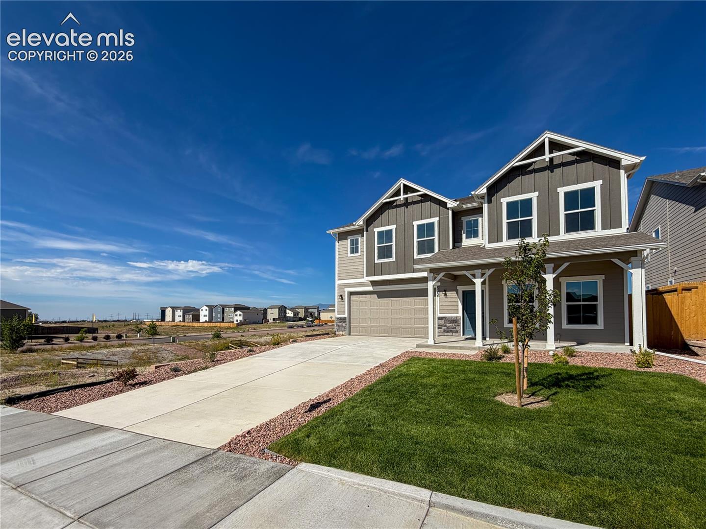 Listing photo 2 for 8206 Lemon Grass Road