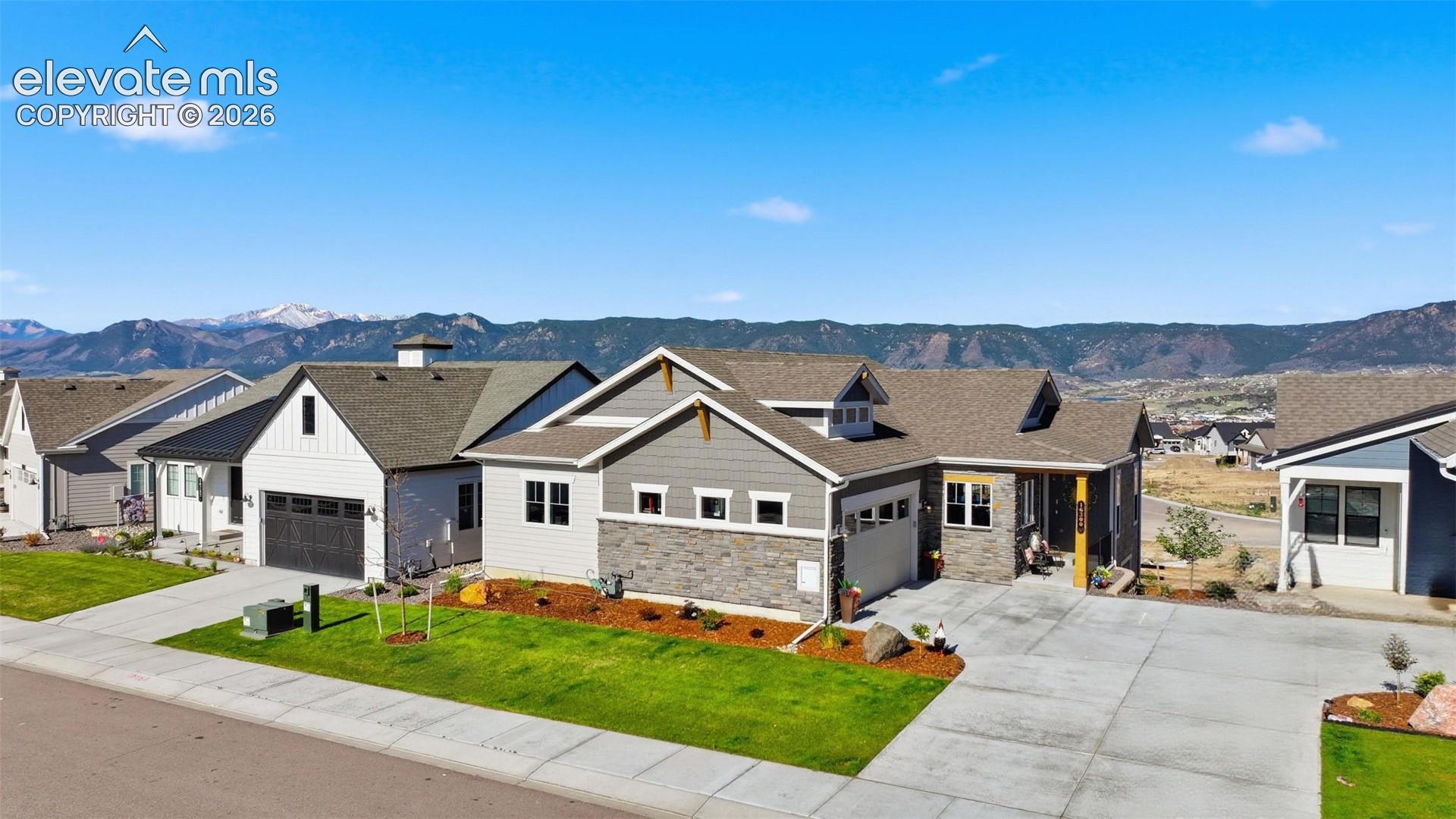 Listing photo 3 for 16300 Monument Rock Court