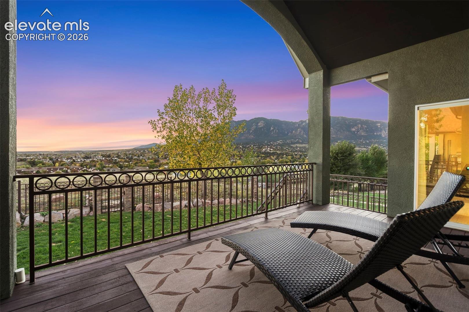 Listing photo 3 for 1055 Bayfield Drive