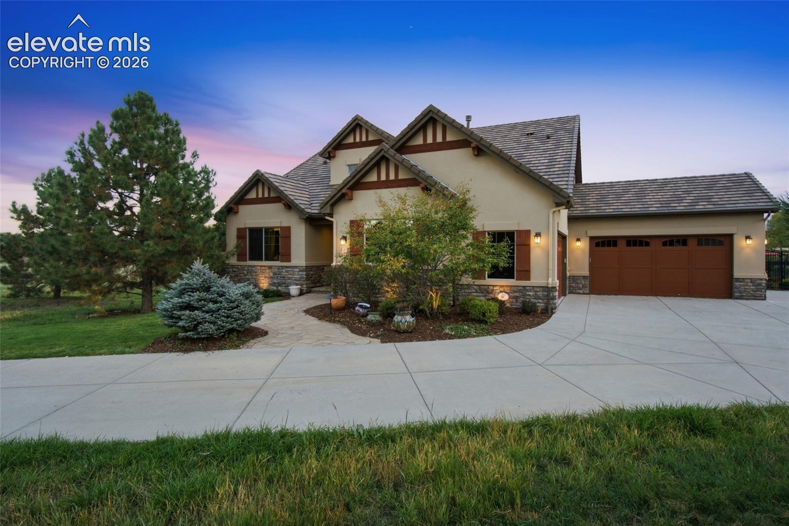 Listing photo 3 for 5671 Campina Way