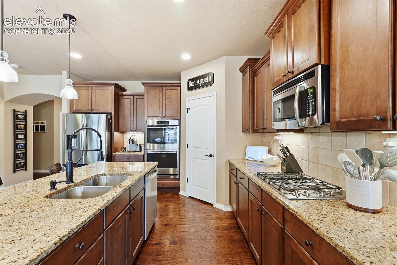 Listing photo 10 for 233 Coyote Willow Drive