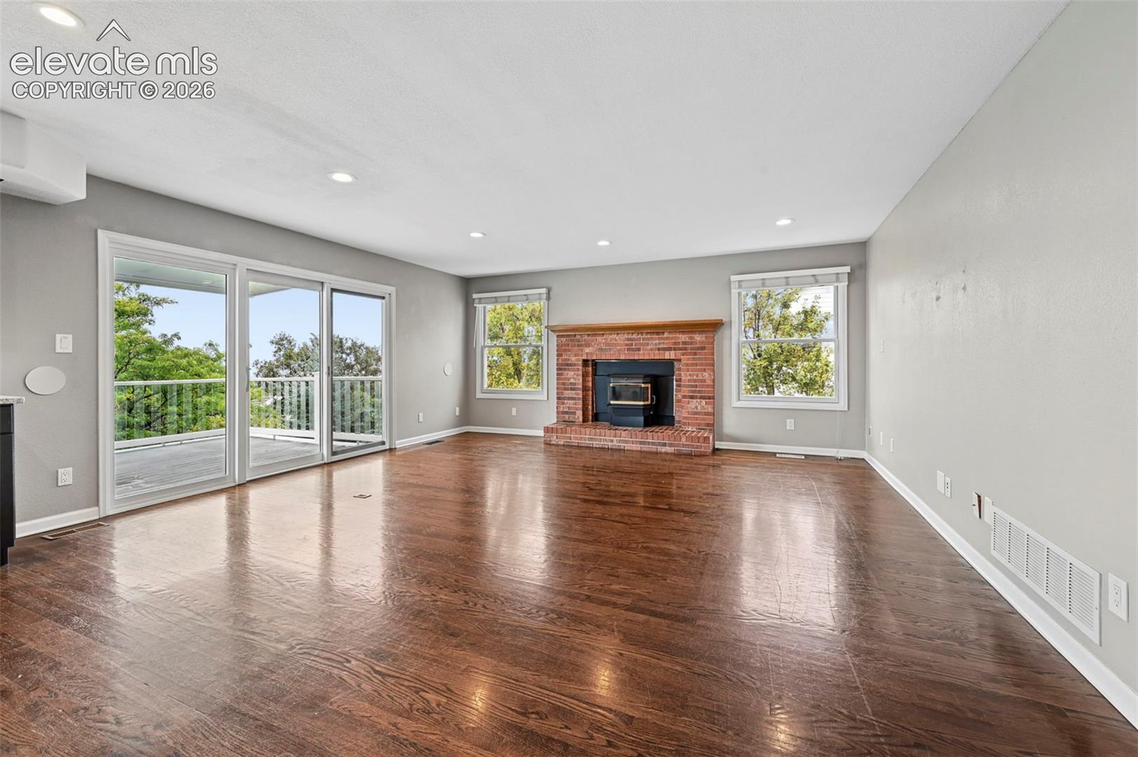 Listing photo 14 for 5365 Broadmoor Bluffs Drive