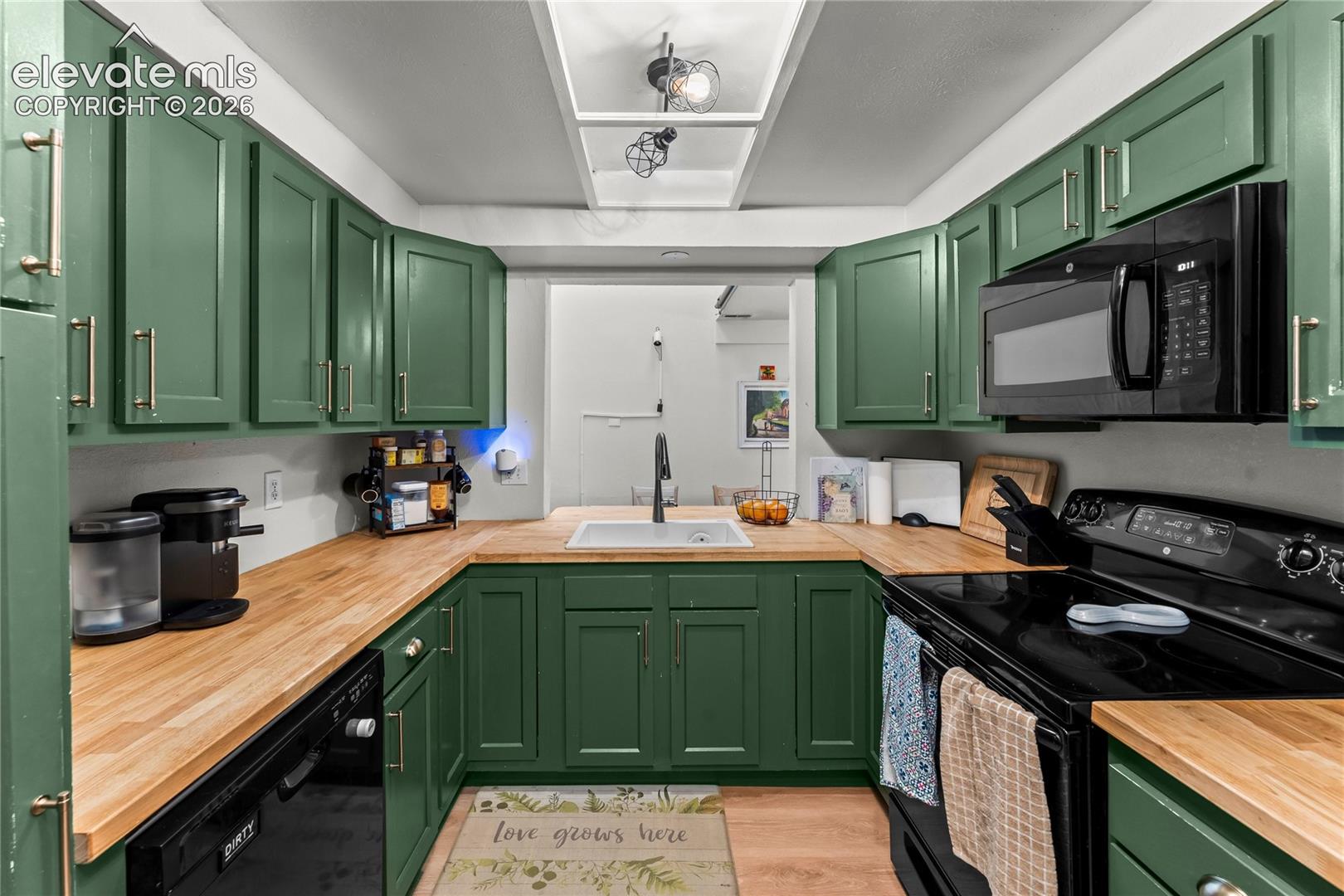 Listing photo 6 for 2013 Sussex Lane