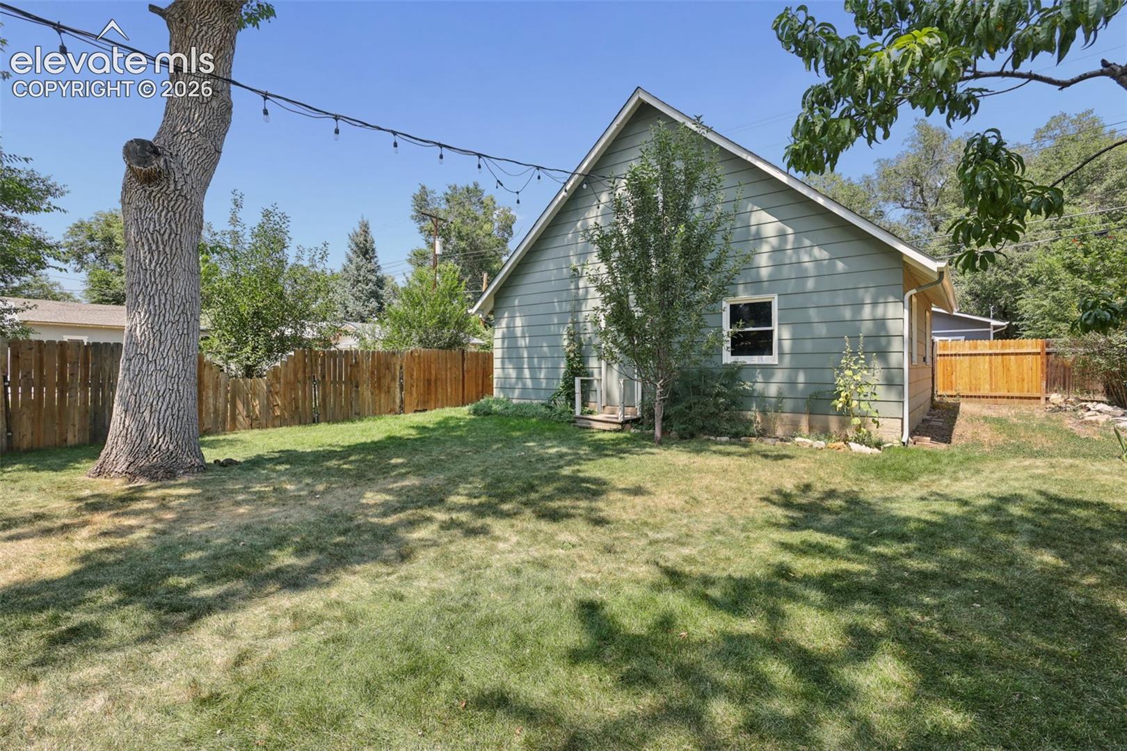 Listing photo 33 for 1812 W Pikes Peak Avenue
