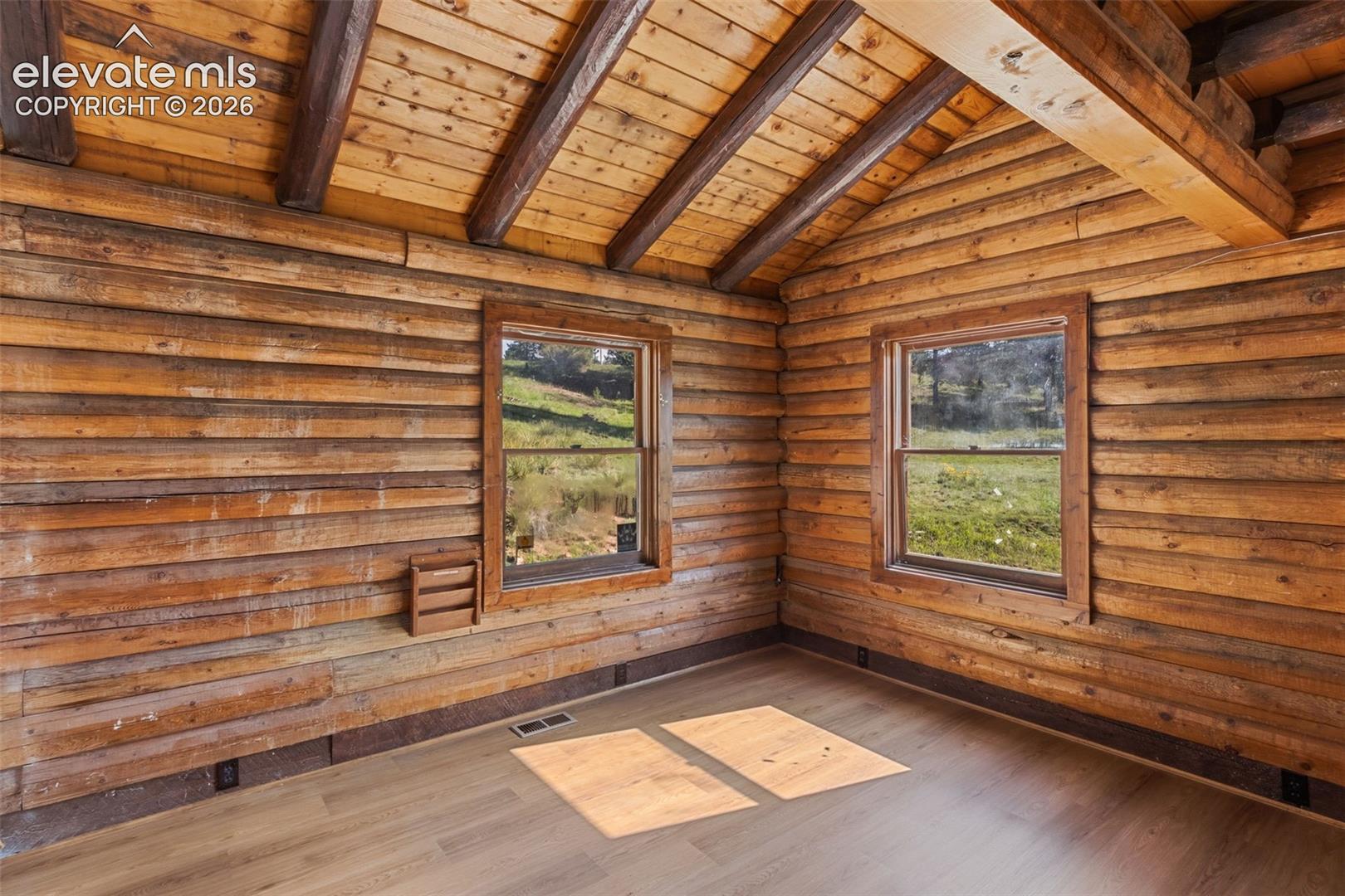 Listing photo 9 for 258 Appian Way