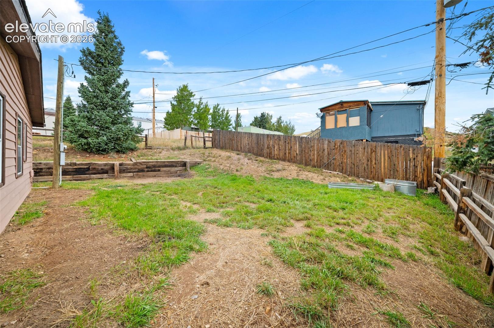 Listing photo 21 for 413 W Eaton Avenue