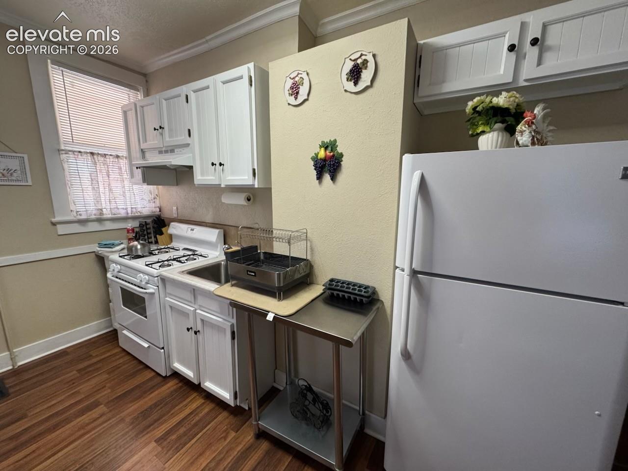 Listing photo 10 for 226 W Abriendo Avenue