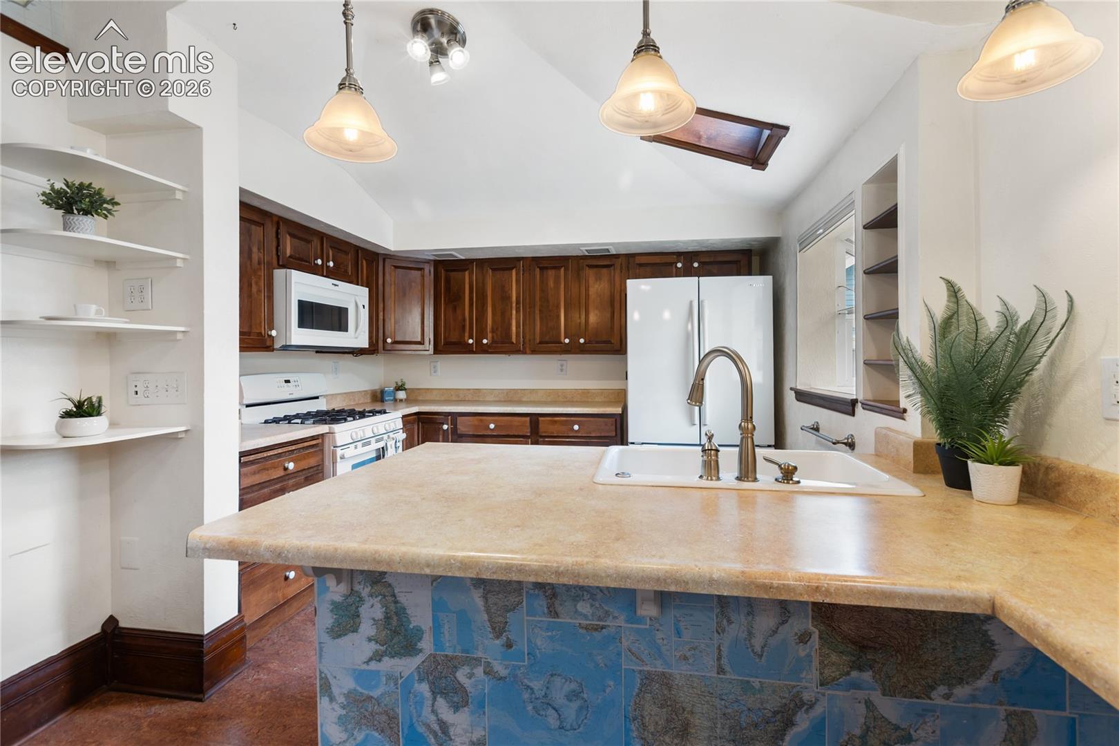 Listing photo 17 for 2210 W Kiowa Street