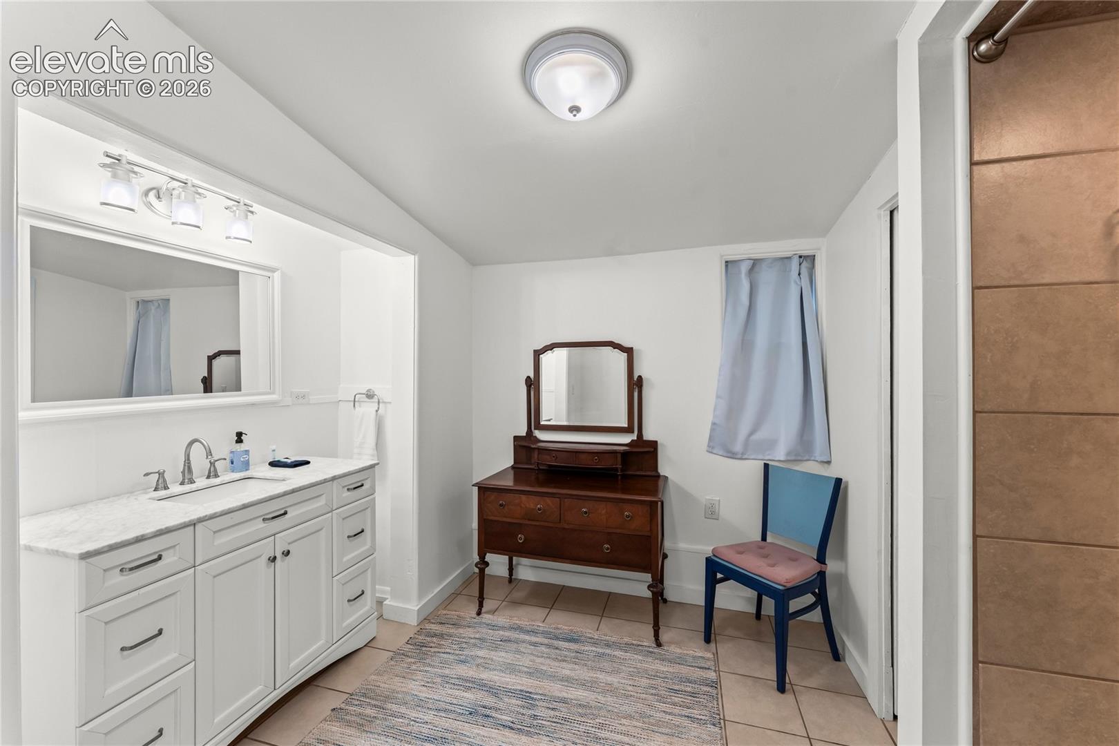 Listing photo 22 for 2706 W Pikes Peak Avenue