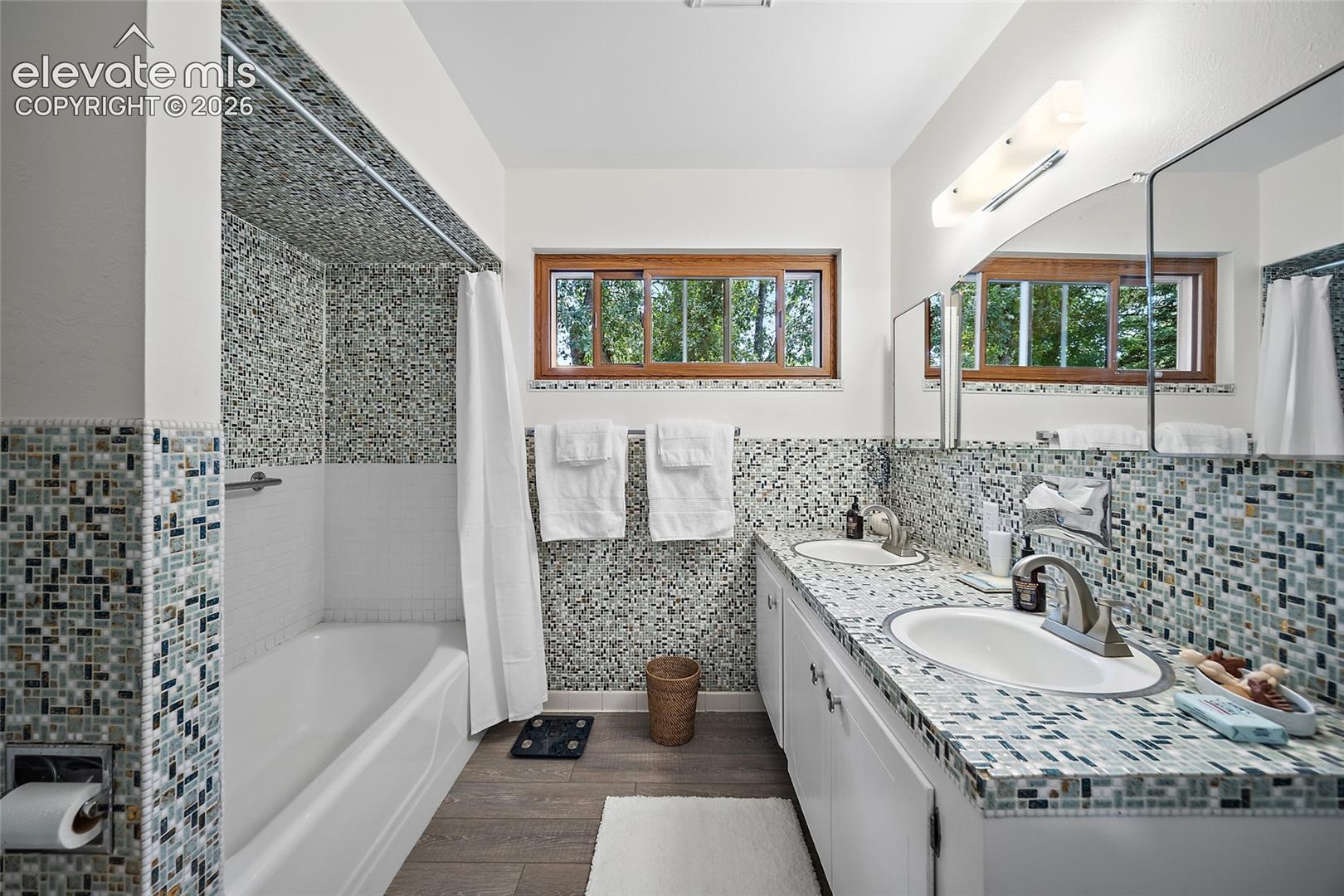 2201 Hercules Drive, photo 26