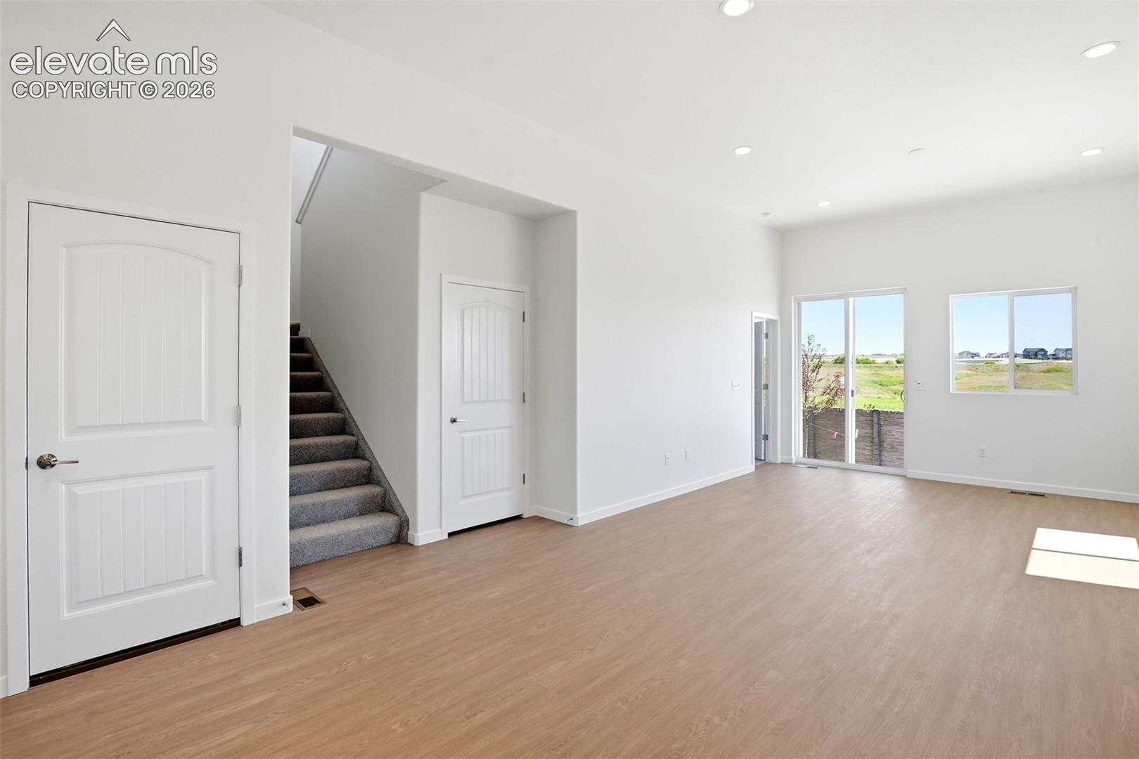 Listing photo 18 for 8039 School House Drive