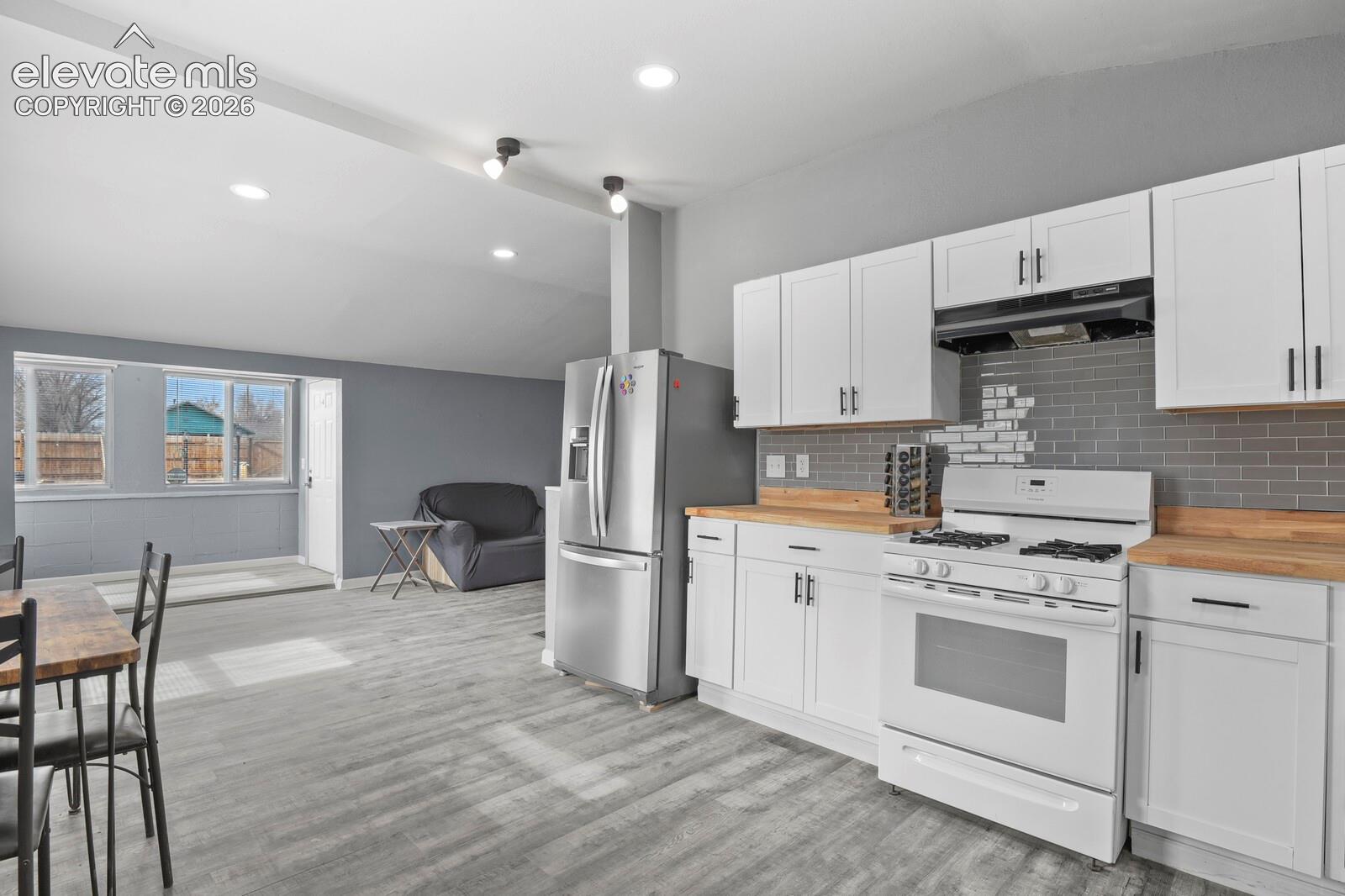 Listing photo 12 for 1640 Jackson Street