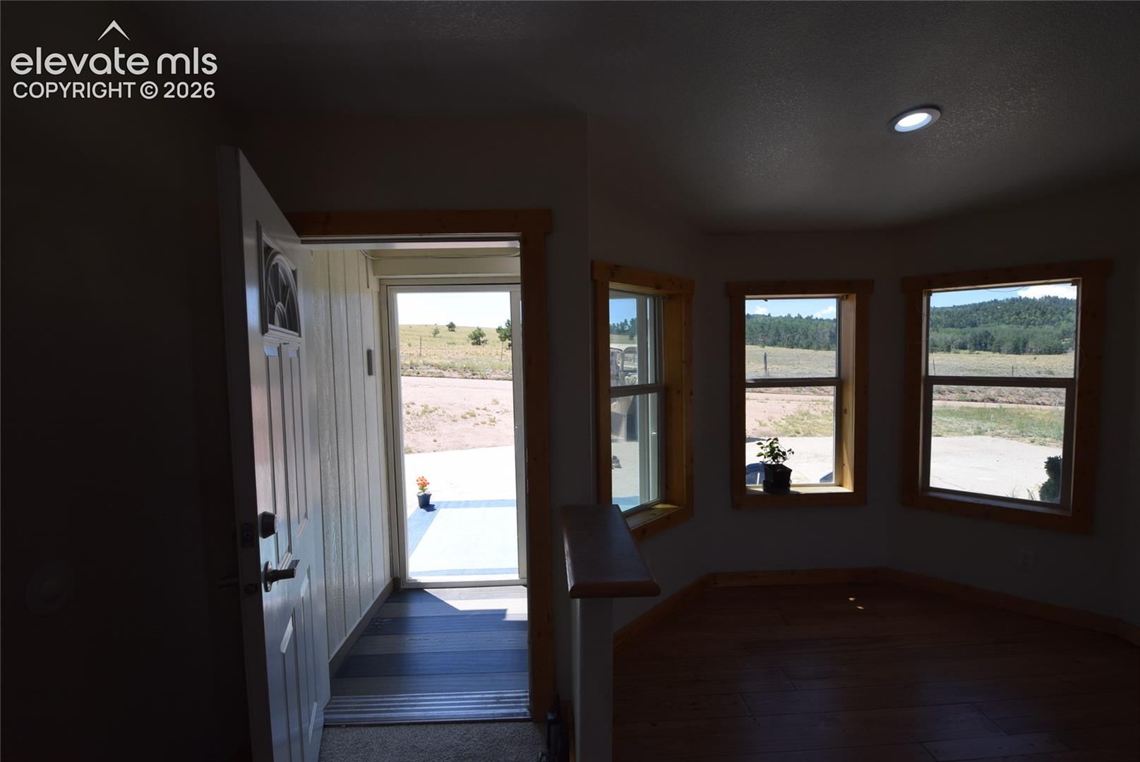 Listing photo 9 for 877 Maid Marian Drive