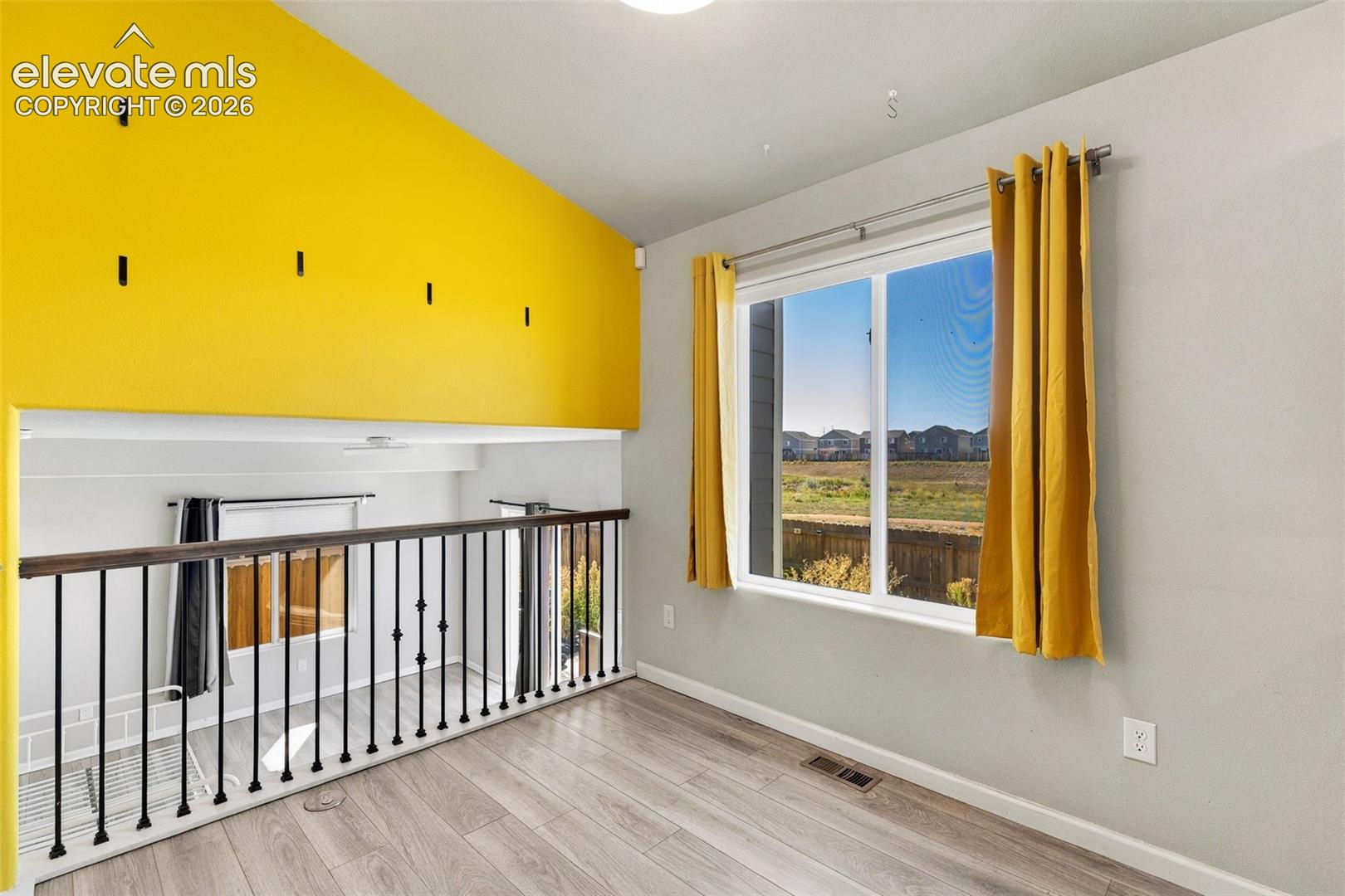 Listing photo 6 for 10621 Castor Drive