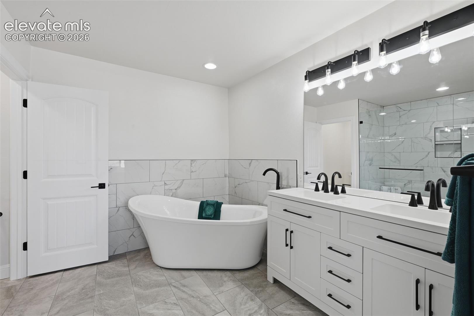 Listing photo 21 for 780 Bayfield Drive