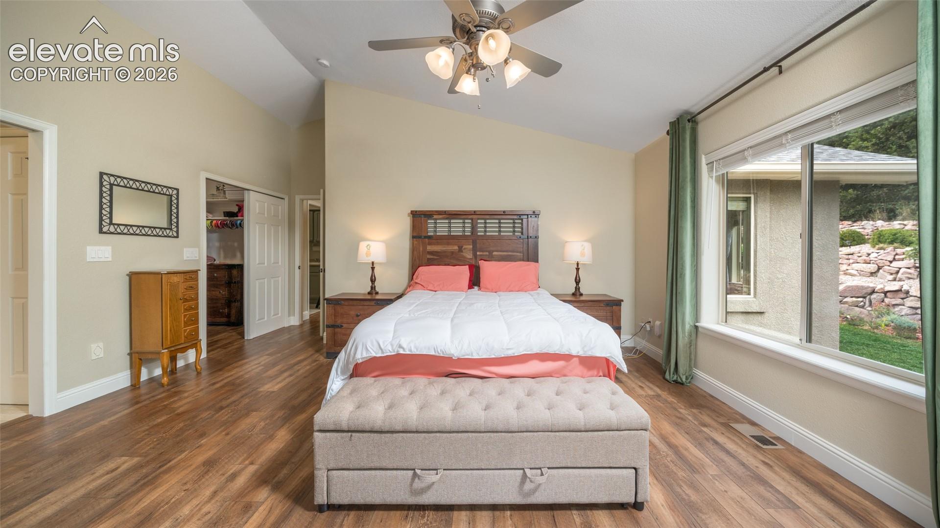 Listing photo 13 for 40 Wuthering Heights Drive