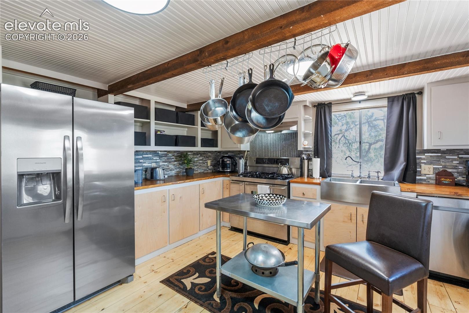 Listing photo 4 for 957 Arapahoe Drive