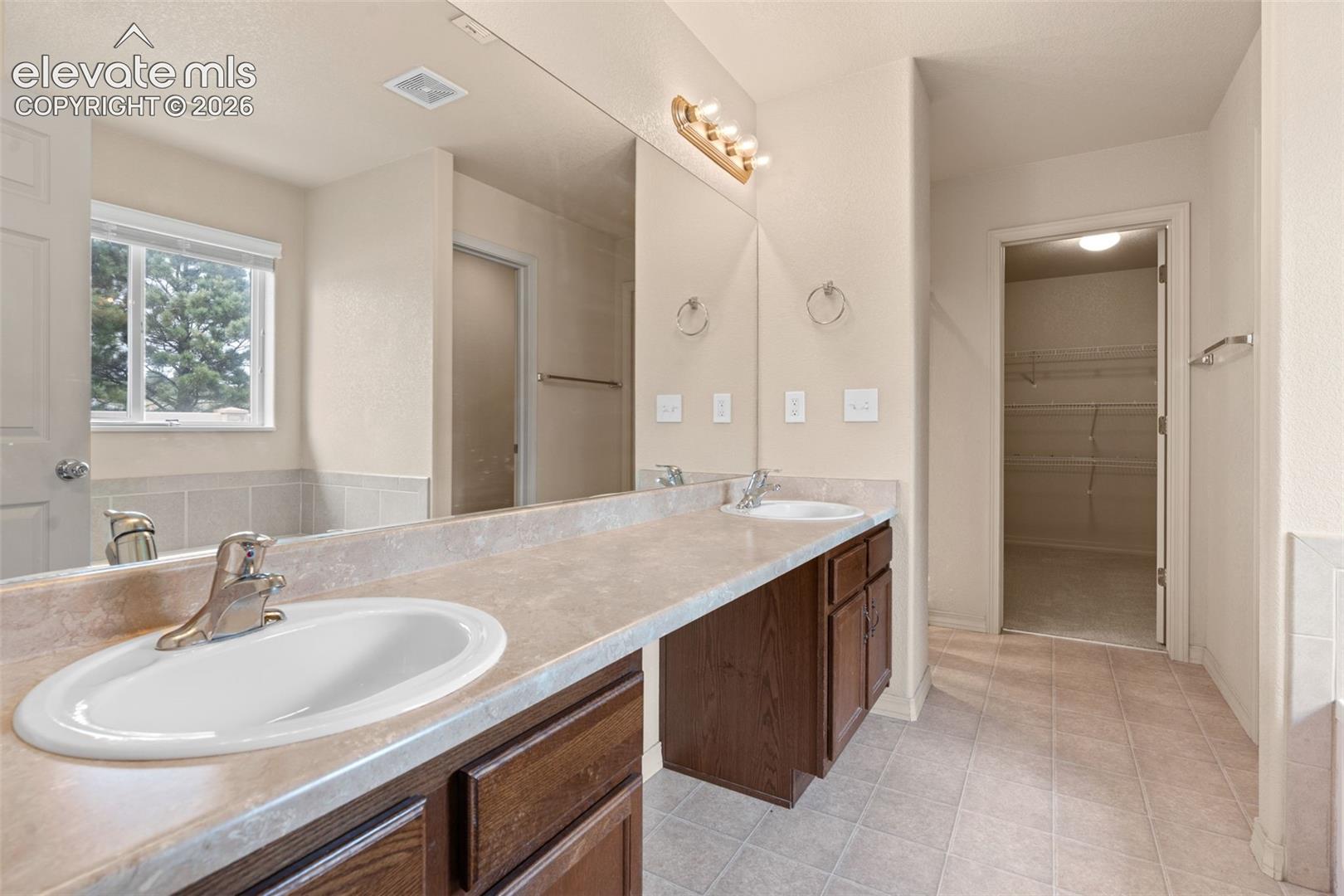 Listing photo 20 for 1295 Diamond Rim Drive