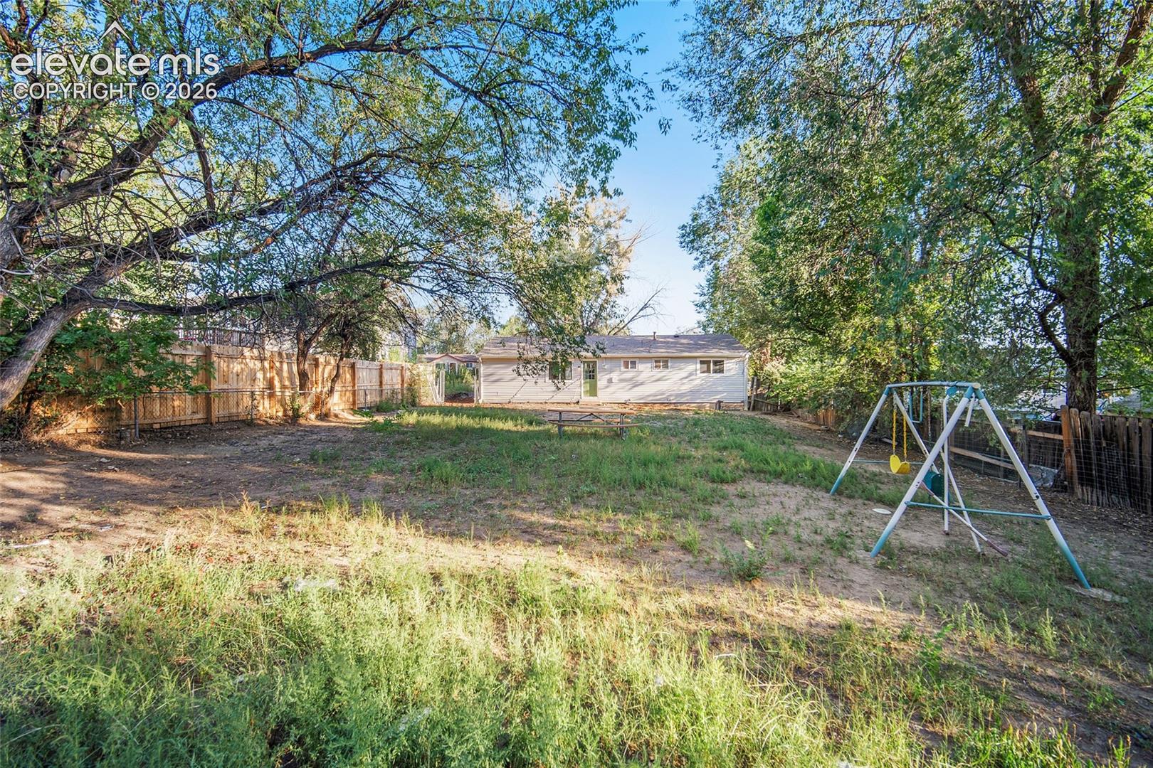 Listing photo 39 for 3928 E Pikes Peak Avenue