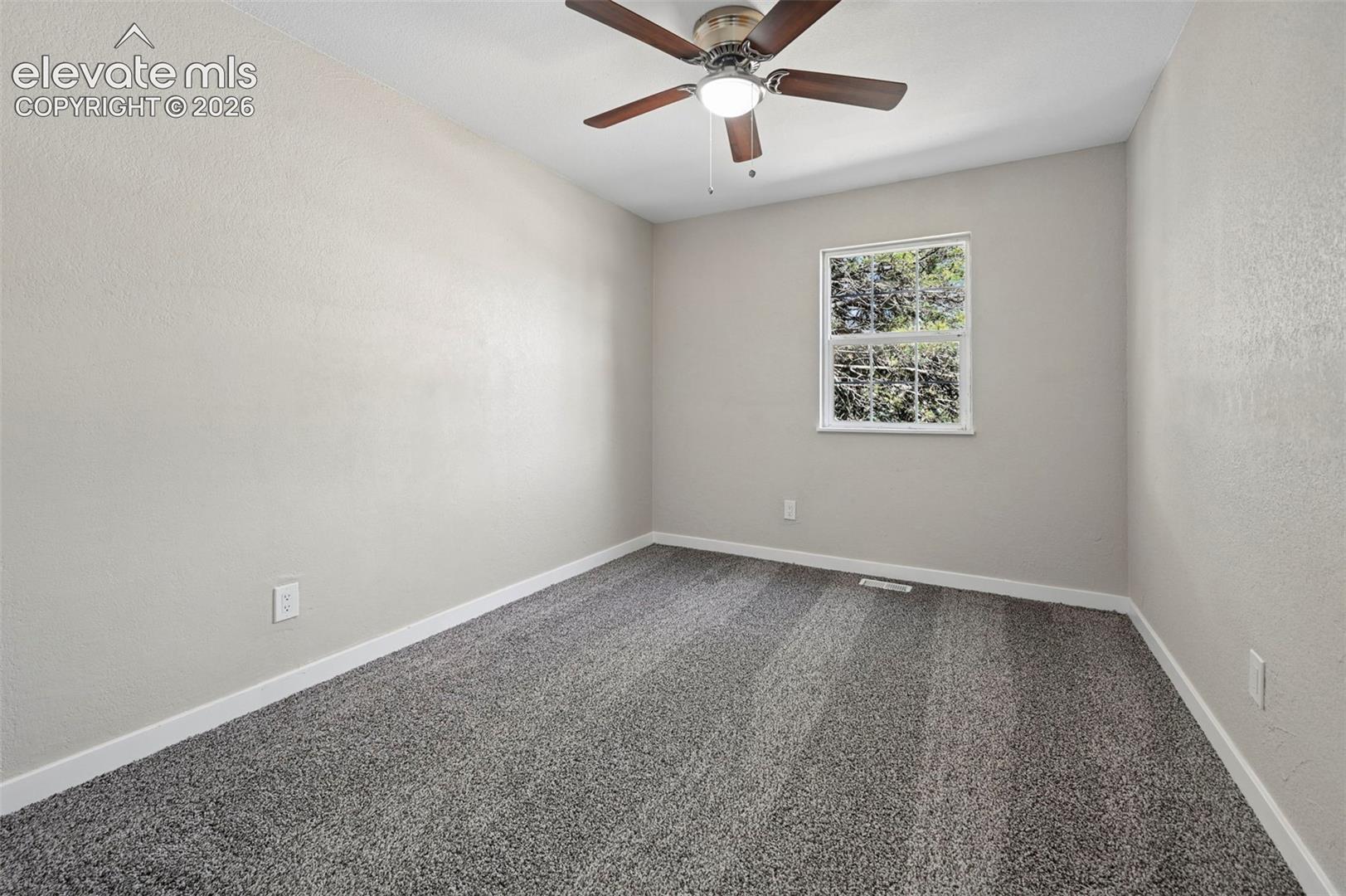 Listing photo 22 for 7313 Colonial Drive