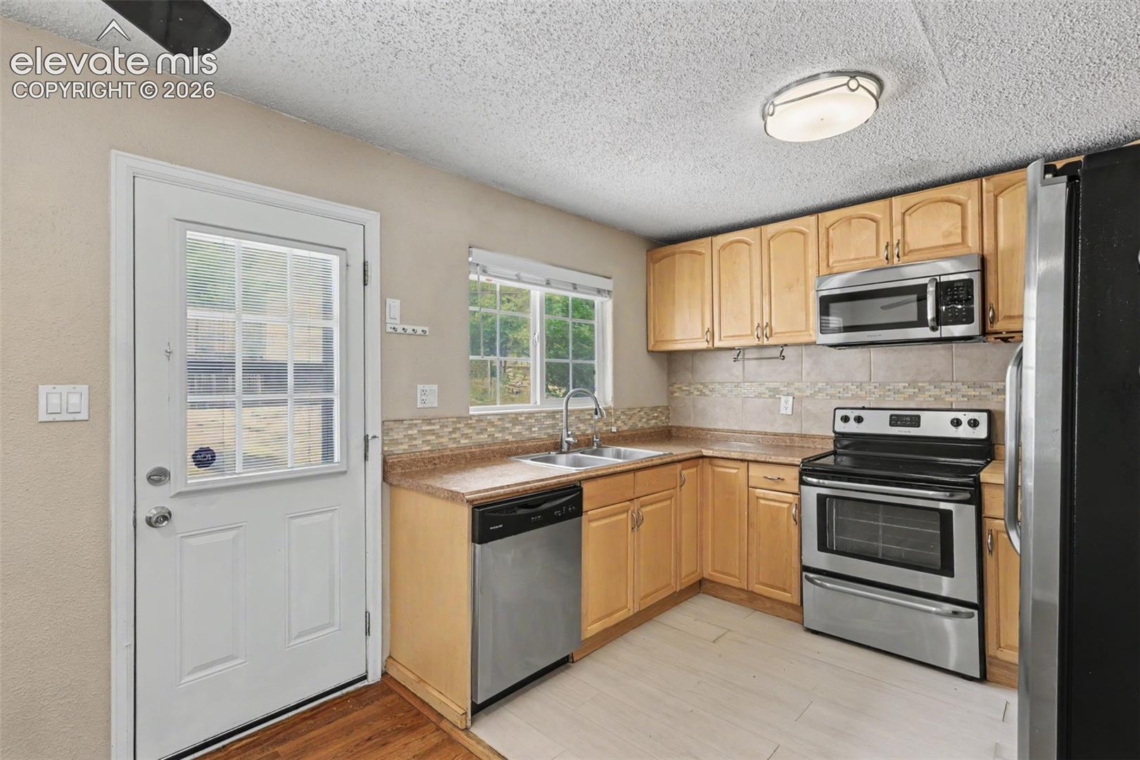 Listing photo 14 for 105 Linden Drive
