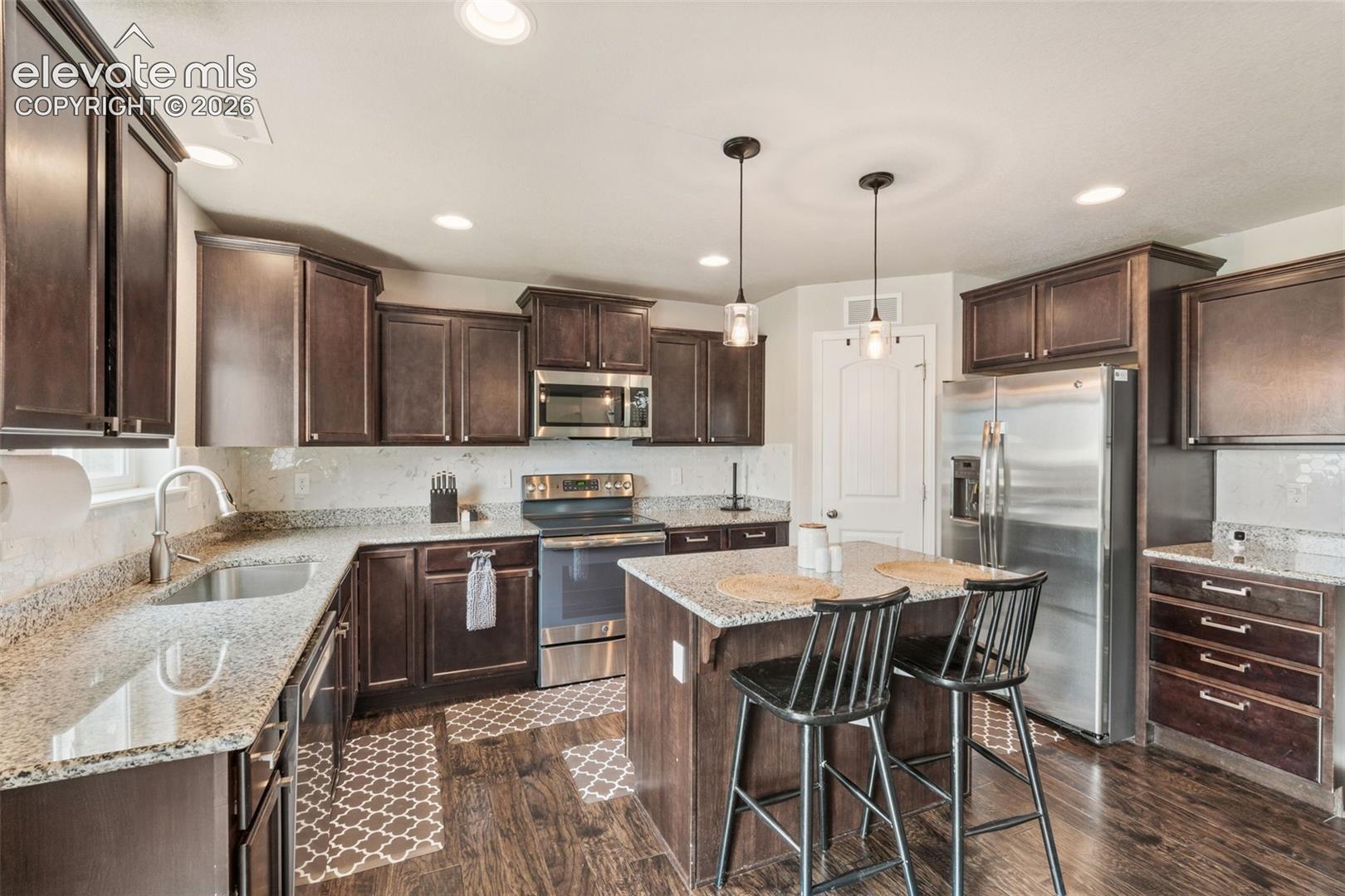 Listing photo 2 for 7478 Benecia Drive