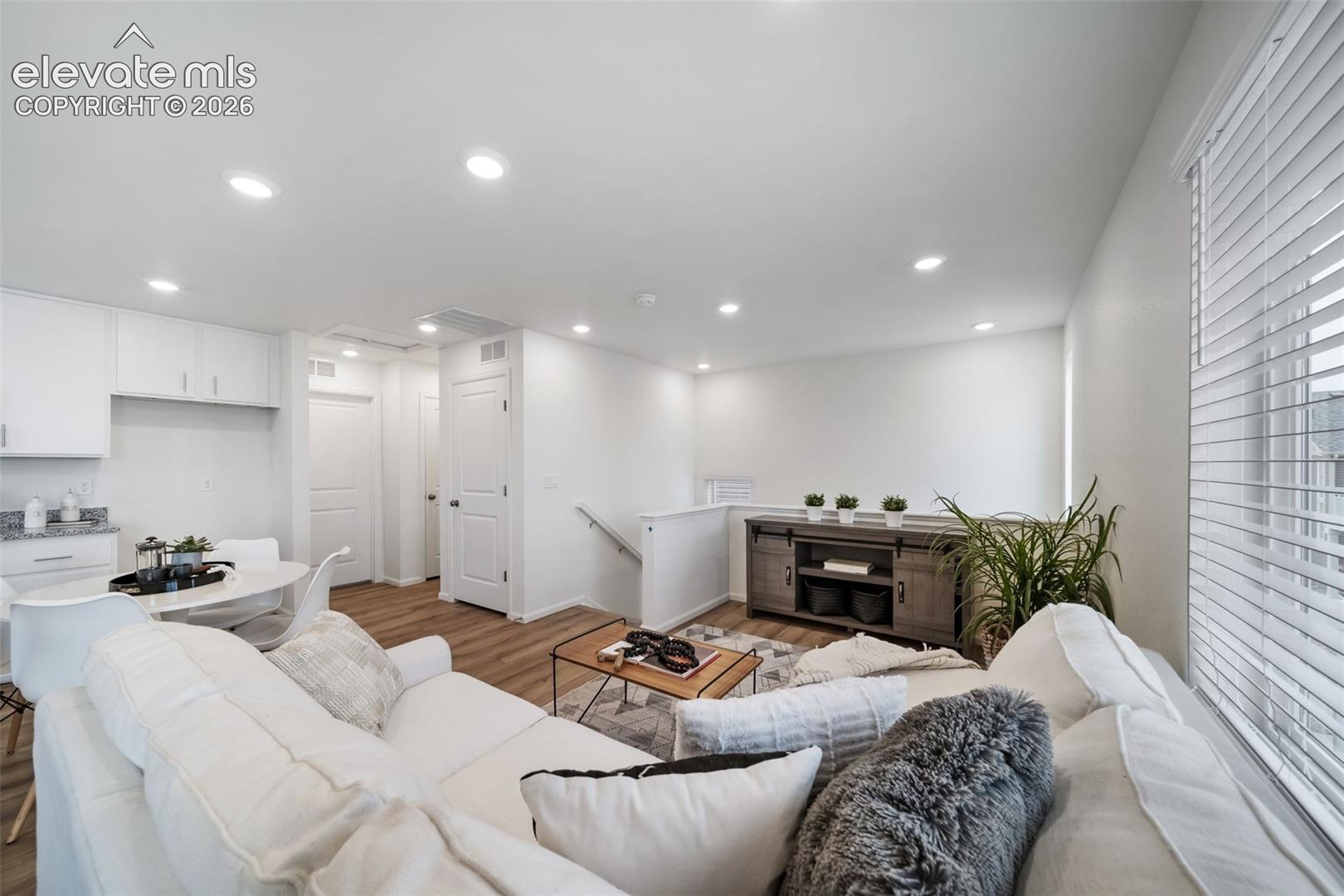 Listing photo 7 for 5811 Bowerman Lane