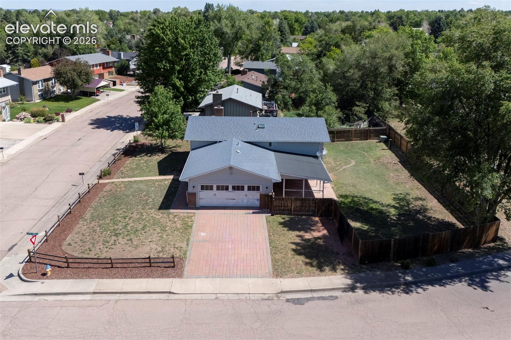 Listing photo 4 for 7443 Franconia Drive