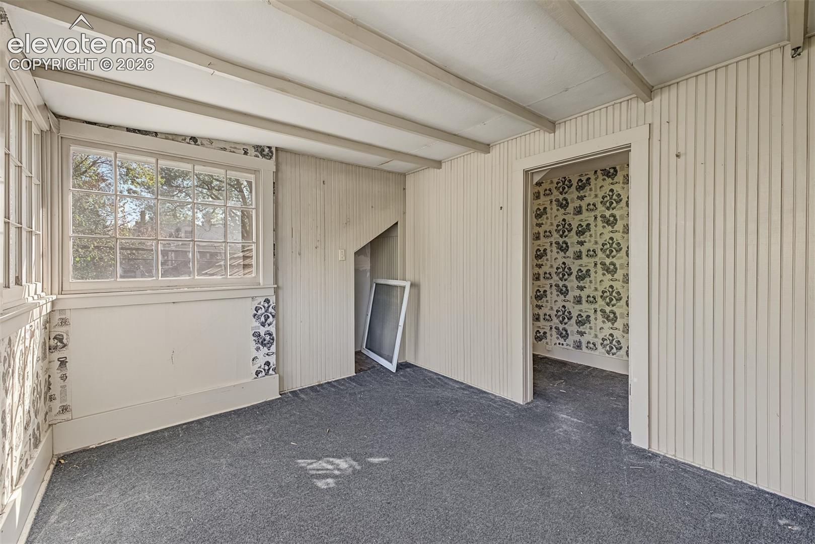 Listing photo 16 for 116 E Columbia Street