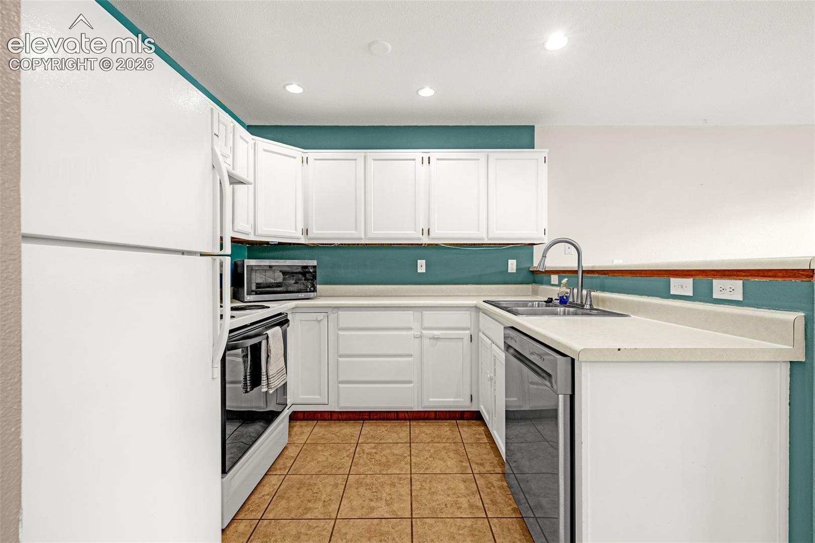 Listing photo 3 for 1010 Grinde Drive