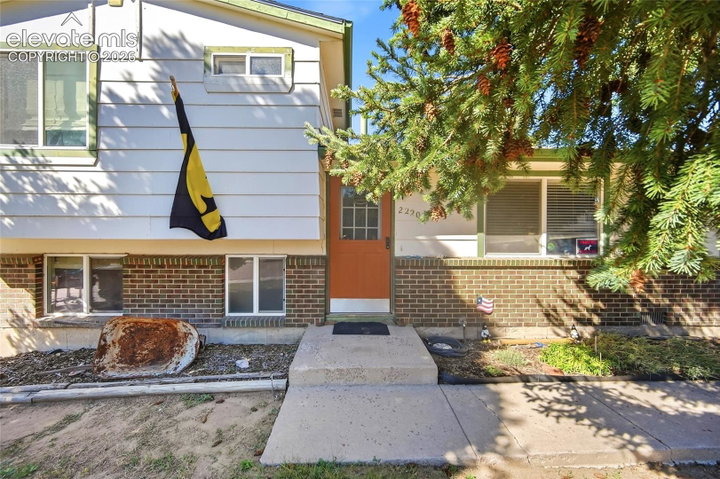2220 Shawnee Drive — listing photo