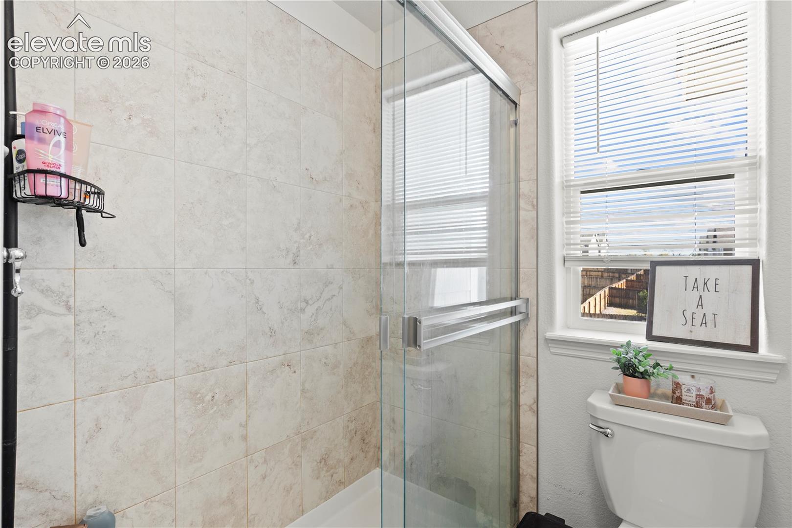 Listing photo 17 for 924 Bidwell Drive