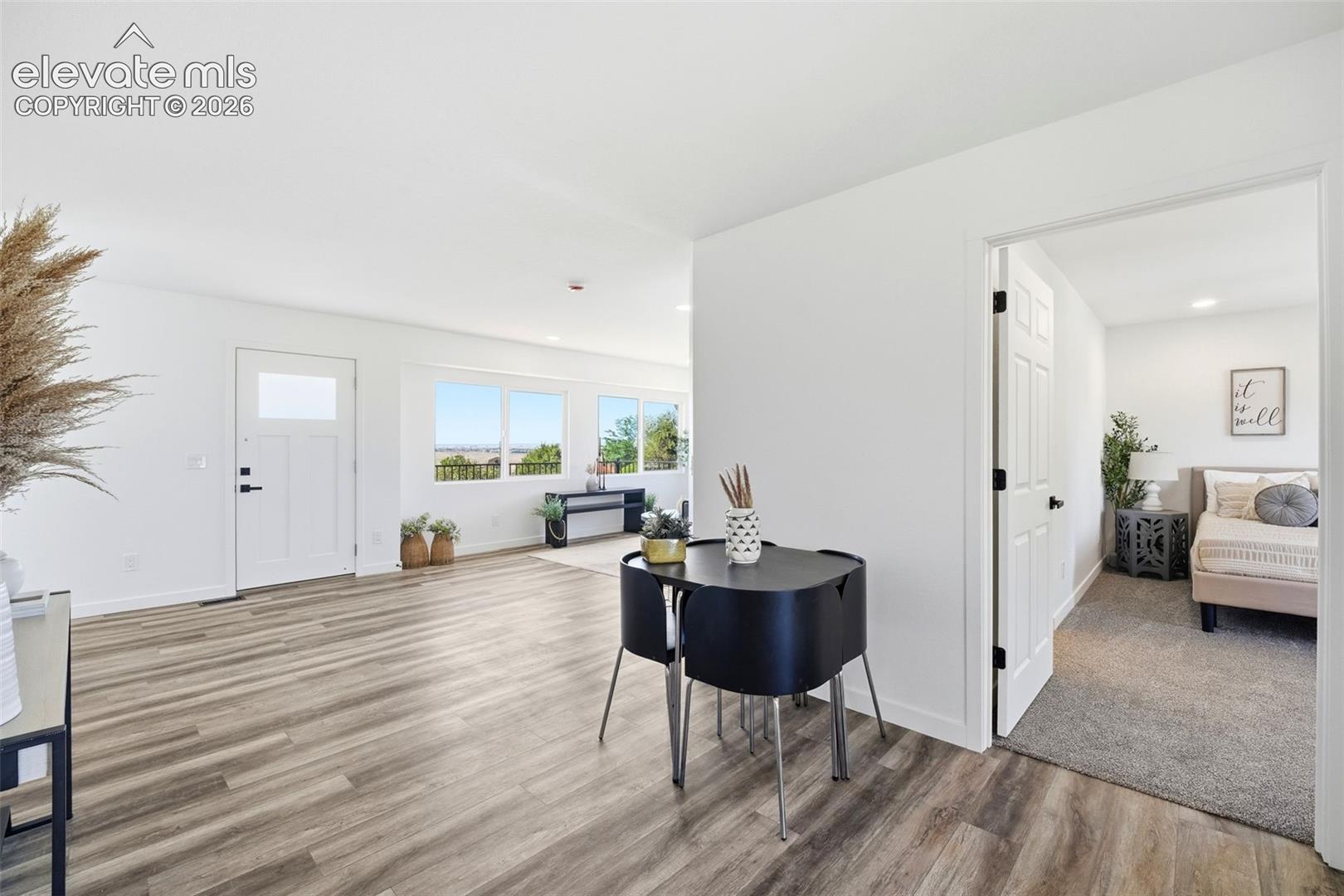 Listing photo 8 for 1361 S Tonalea Drive
