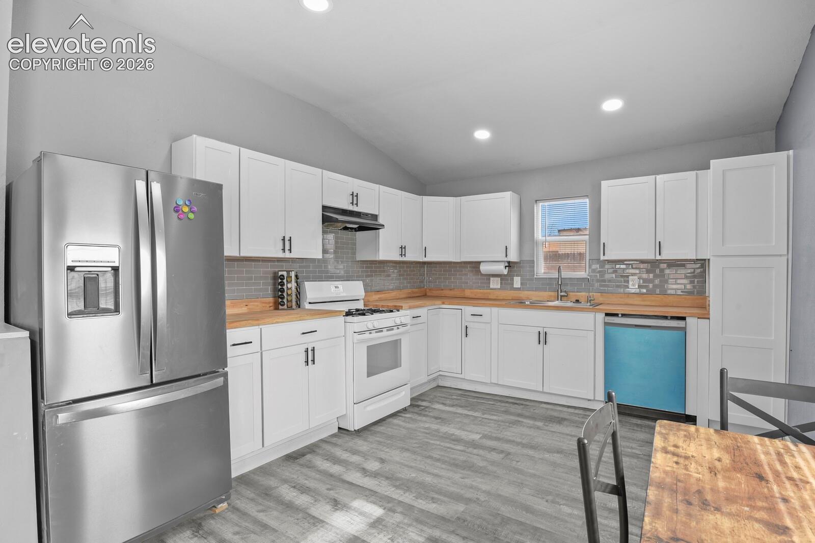 Listing photo 11 for 1640 Jackson Street