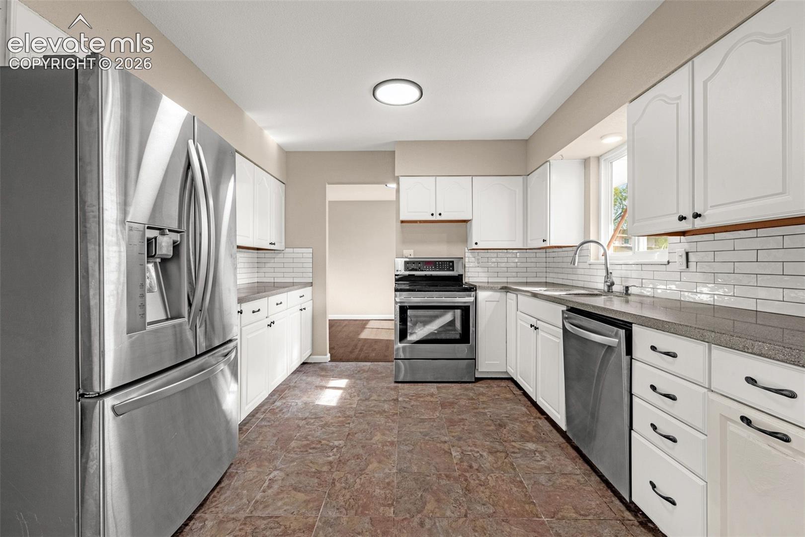 Listing photo 11 for 216 De La Vista Street