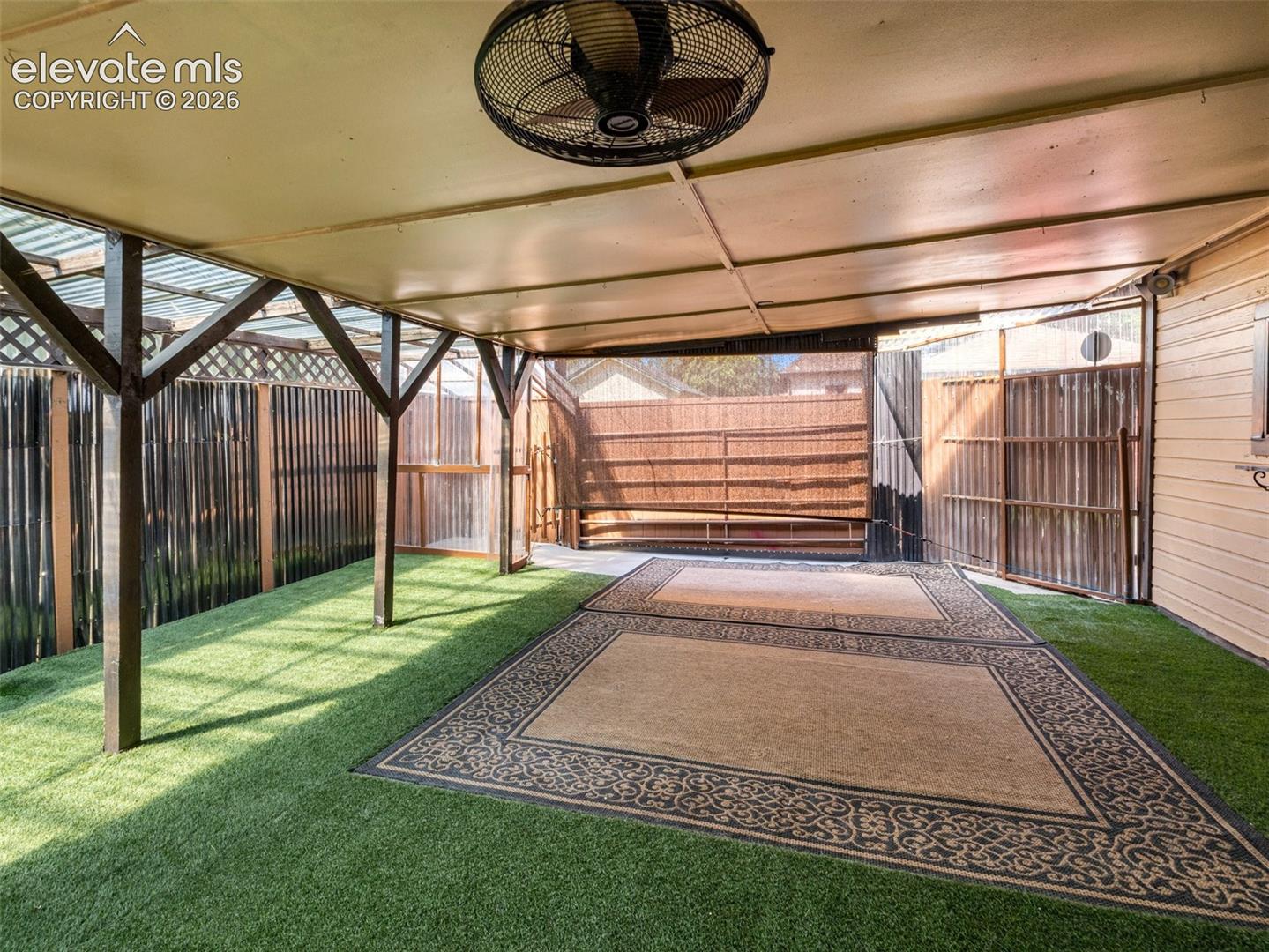 Listing photo 23 for 2213 E Evans Avenue